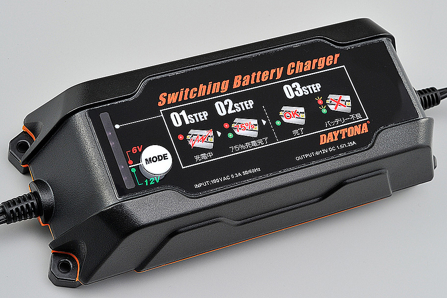 再入荷品DAYTONAバイク バッテリー充電器 P2020EV3 回復&維持充電器65928 充電器